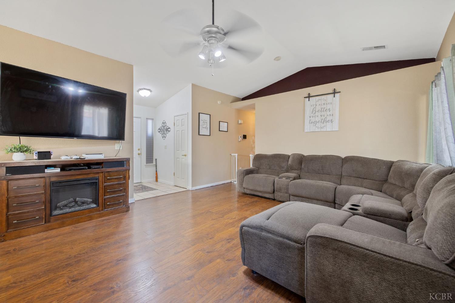 517 Tucker Ave, Sanger, CA 93657