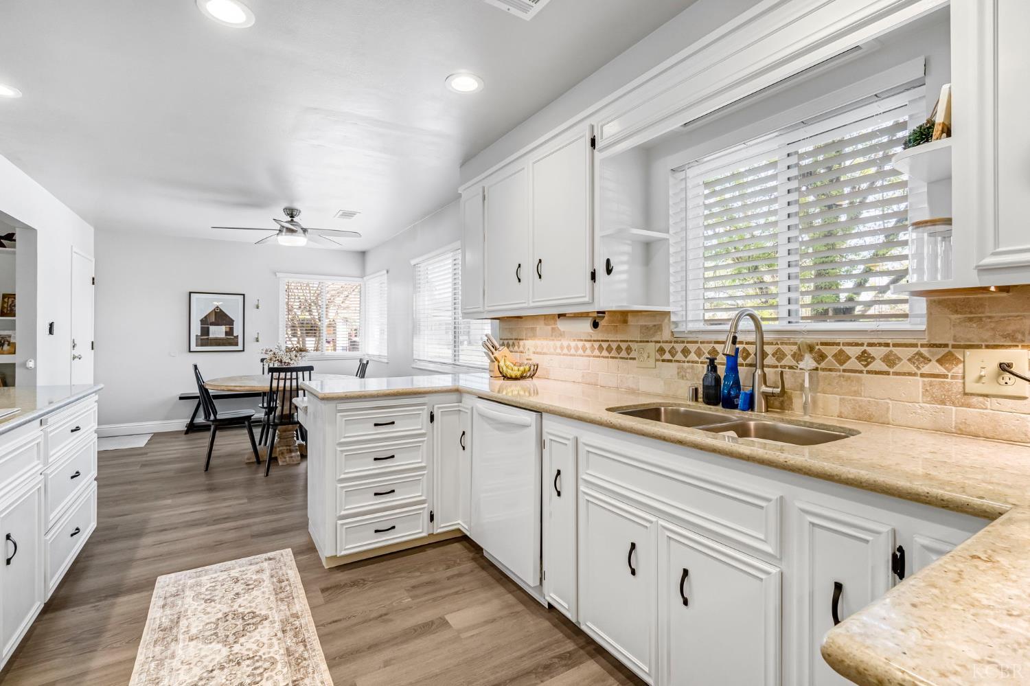 1182 Hansen Ct, Hanford, CA 93230