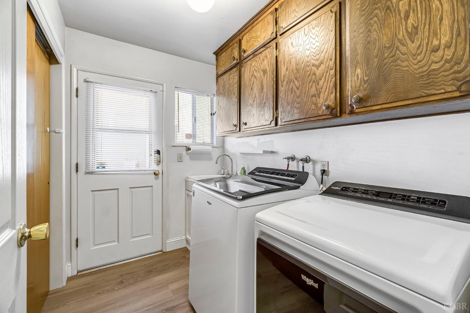 1182 Hansen Ct, Hanford, CA 93230