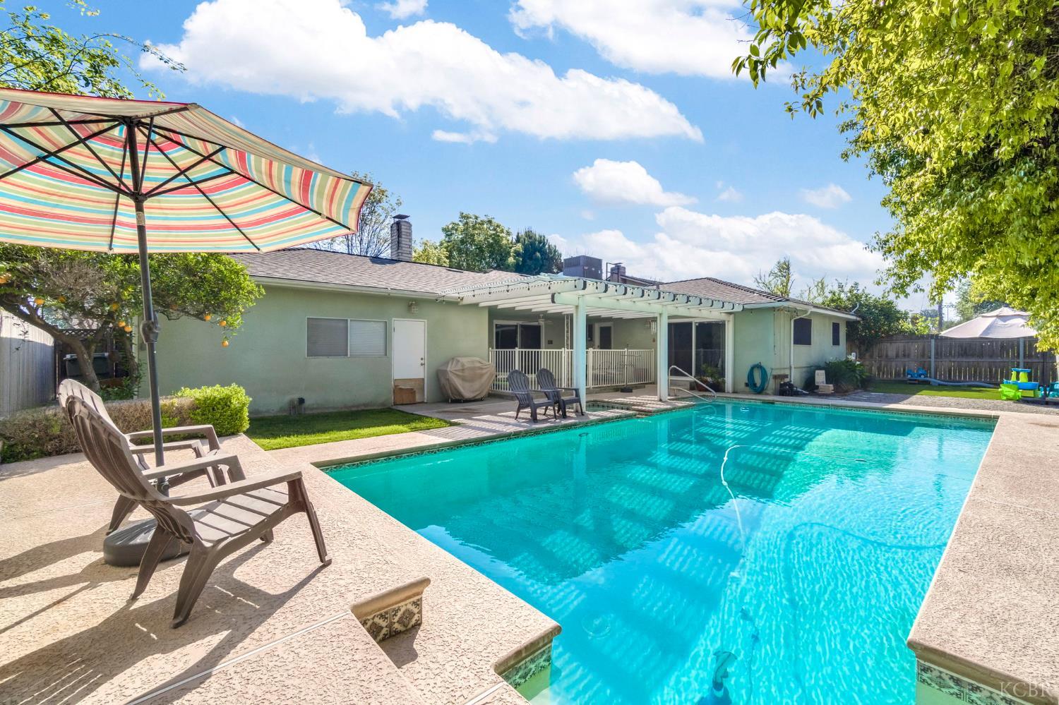 1182 Hansen Ct, Hanford, CA 93230