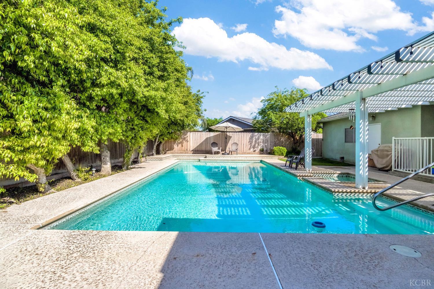 1182 Hansen Ct, Hanford, CA 93230