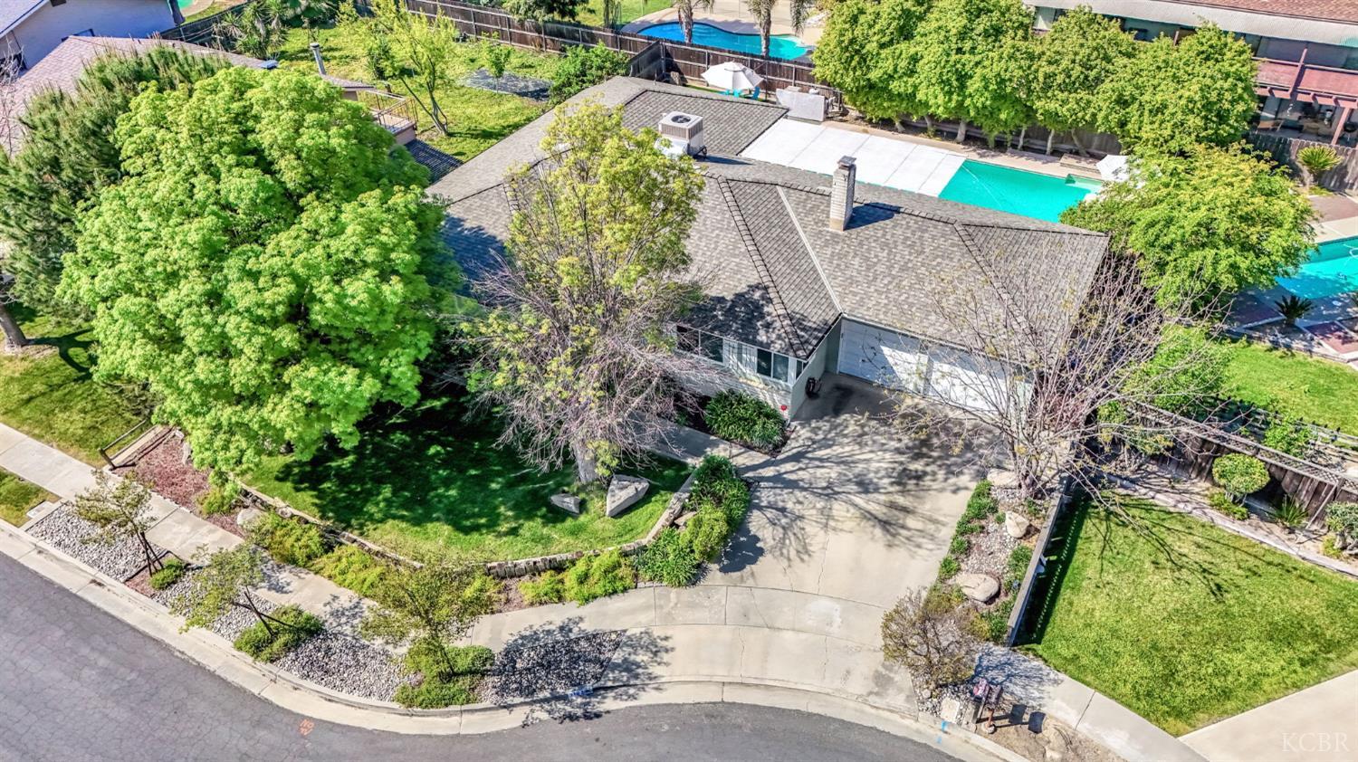 1182 Hansen Ct, Hanford, CA 93230