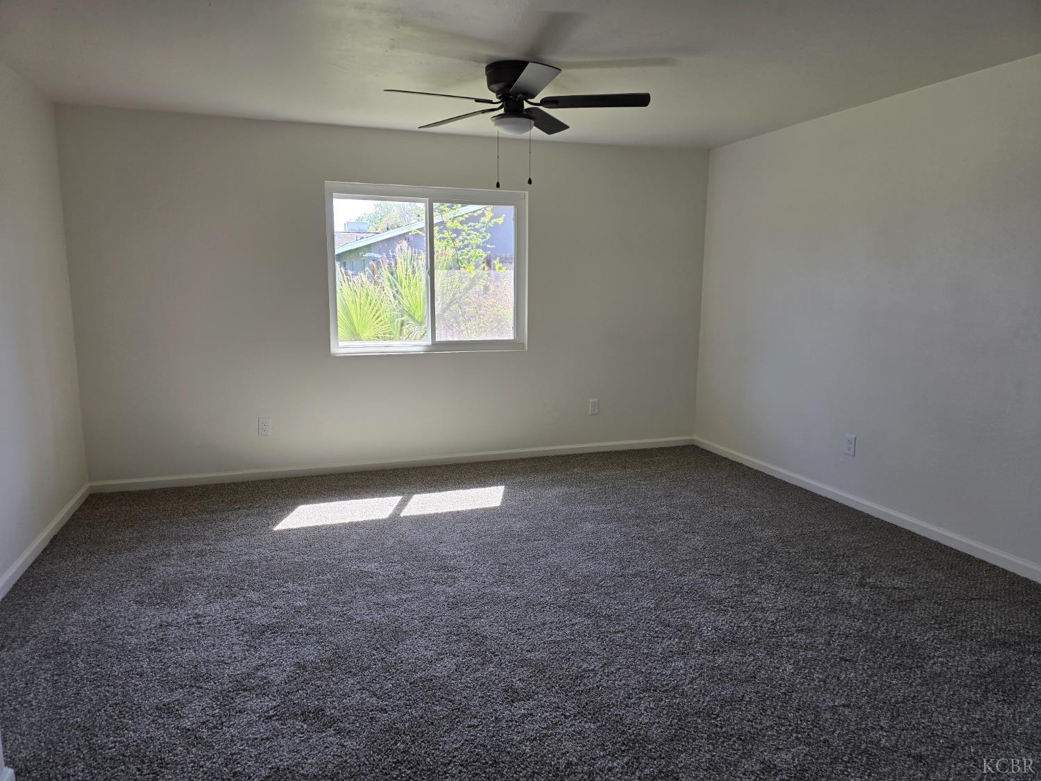 1064 S Anacapa Ave, Hanford, CA 93230