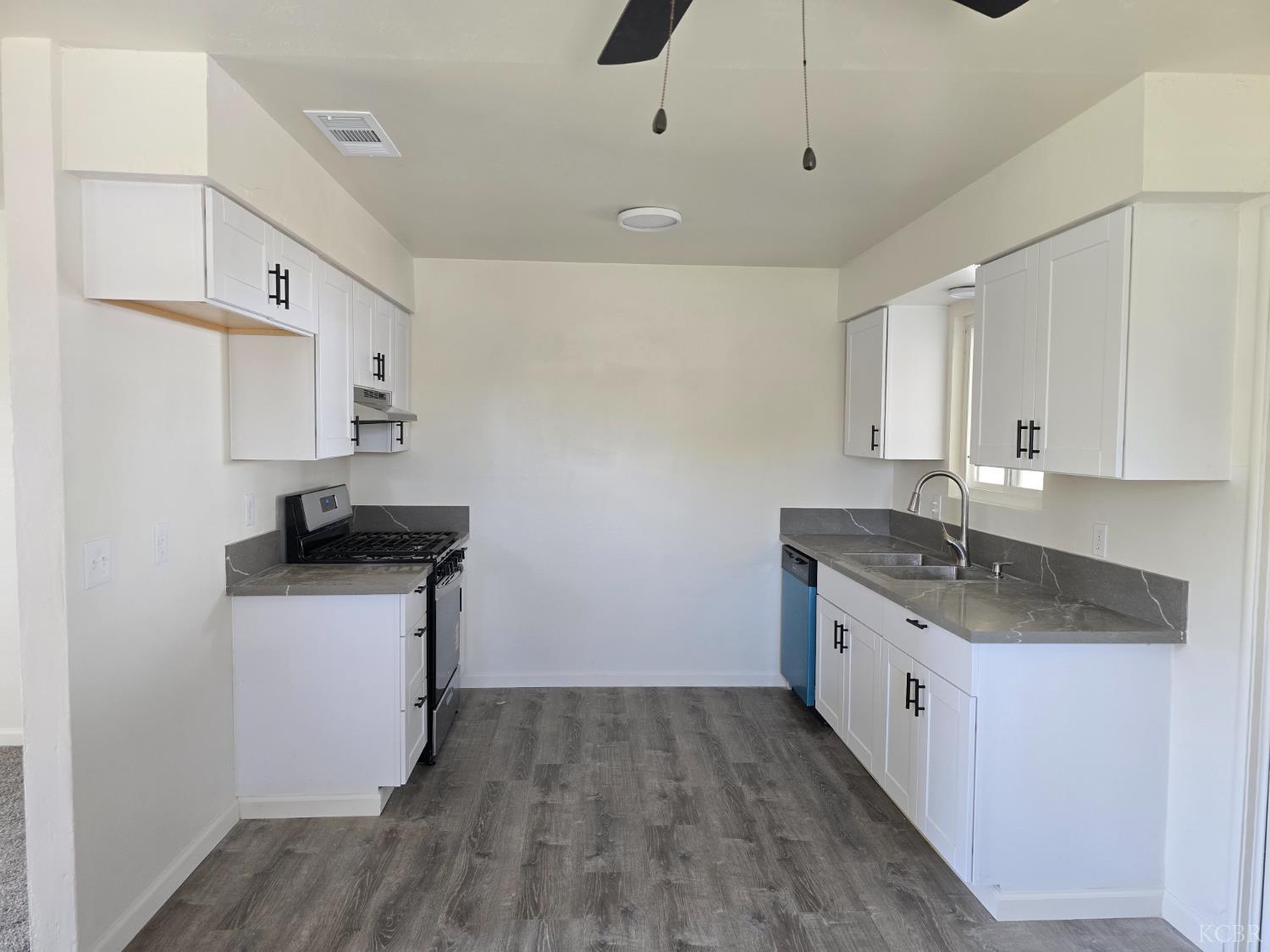 1064 S Anacapa Ave, Hanford, CA 93230