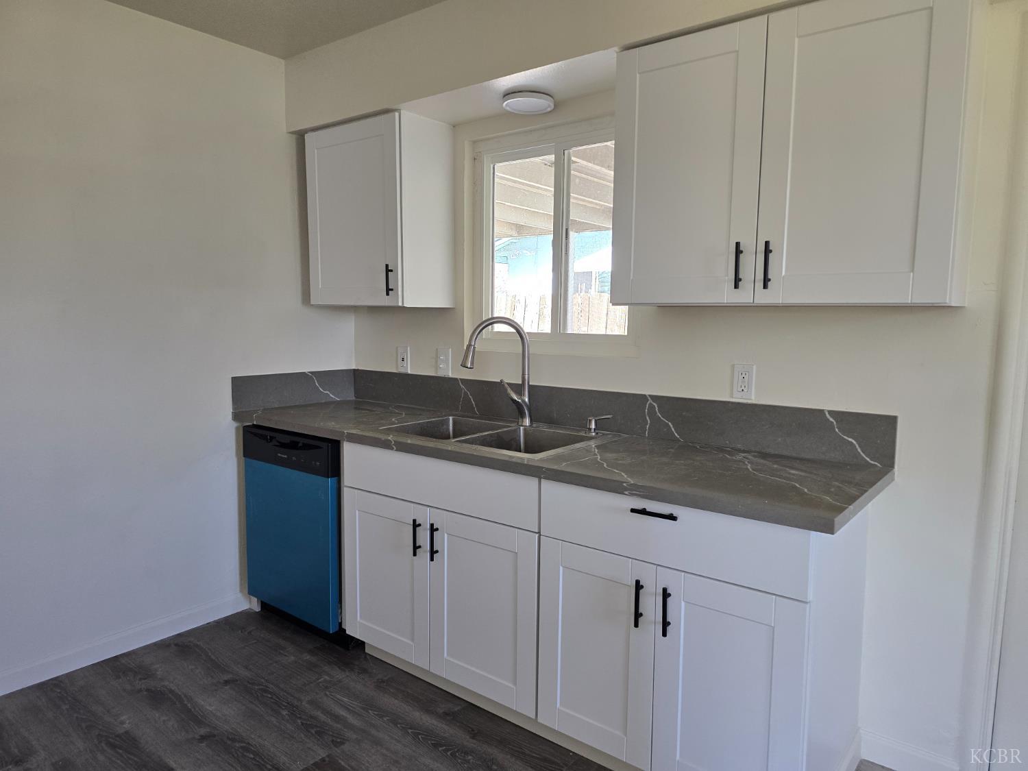 1064 S Anacapa Ave, Hanford, CA 93230