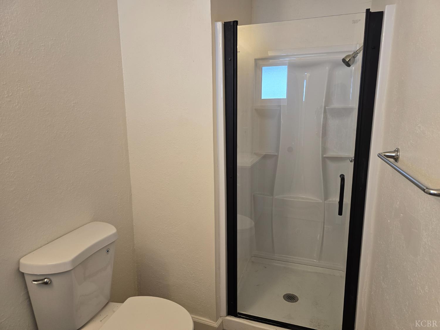 1064 S Anacapa Ave, Hanford, CA 93230