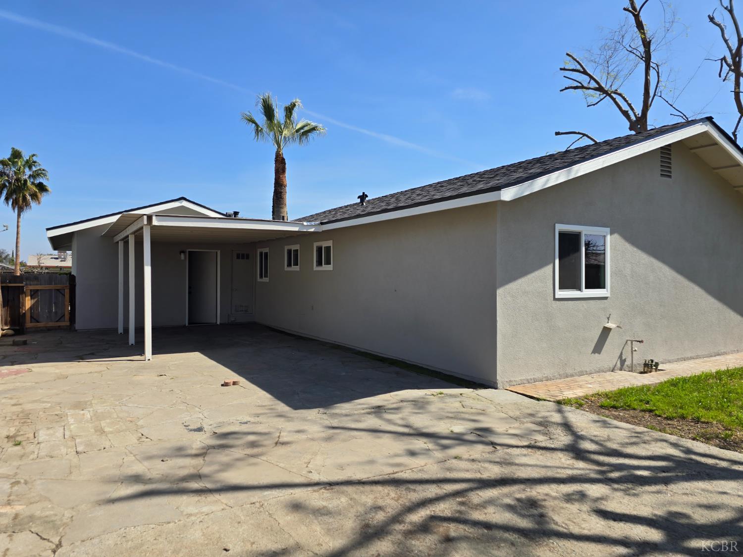 1064 S Anacapa Ave, Hanford, CA 93230