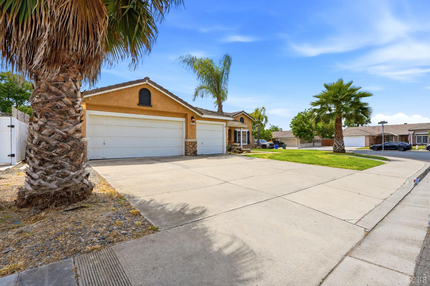 547 Coronado Pl, Hanford, CA 93230