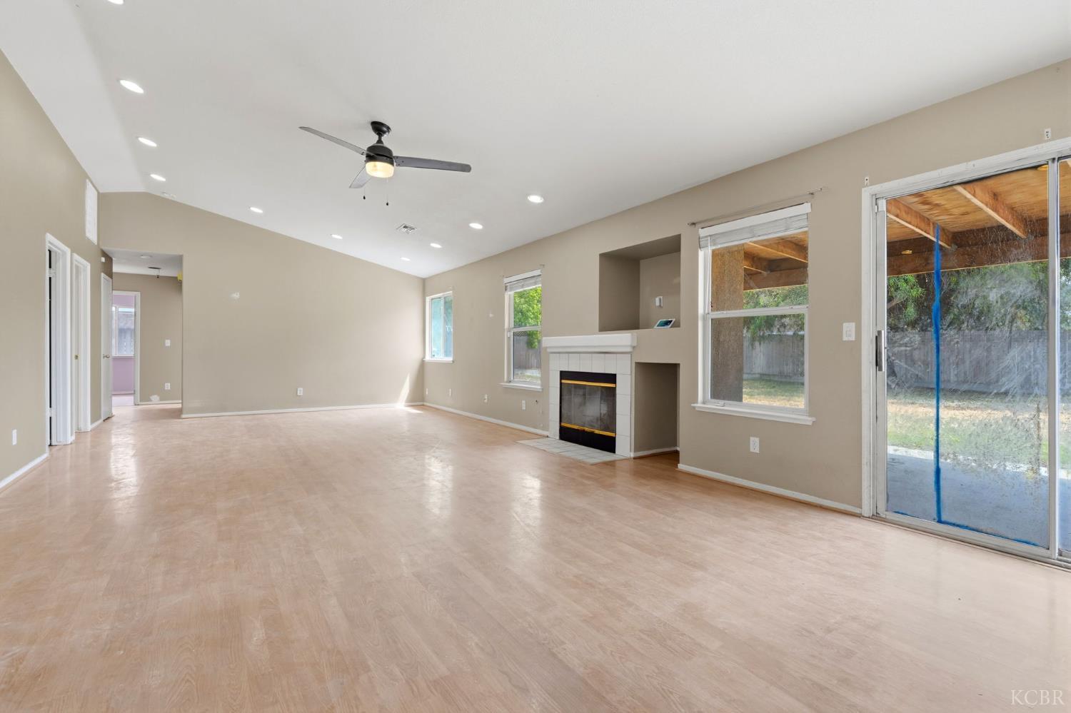 547 Coronado Pl, Hanford, CA 93230