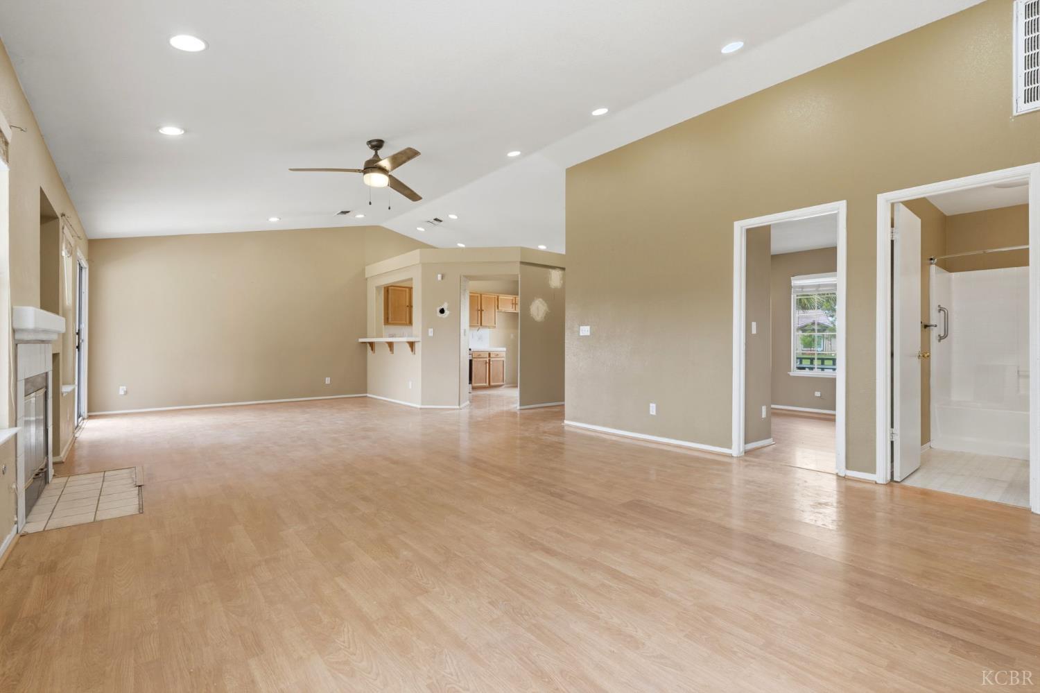 547 Coronado Pl, Hanford, CA 93230