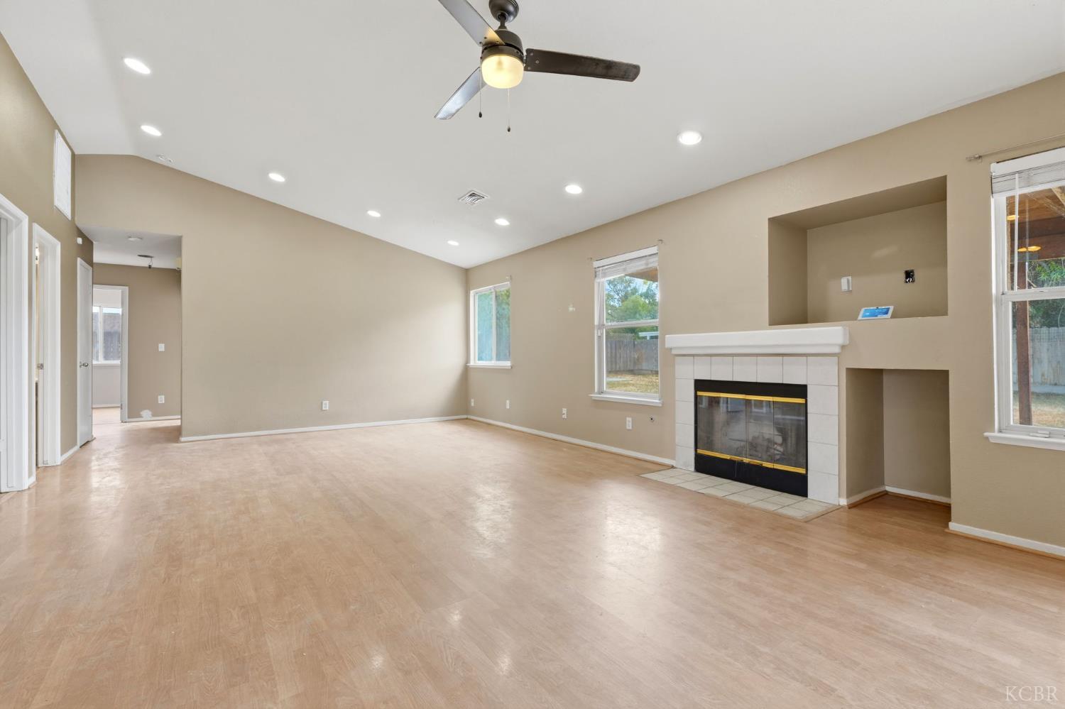 547 Coronado Pl, Hanford, CA 93230