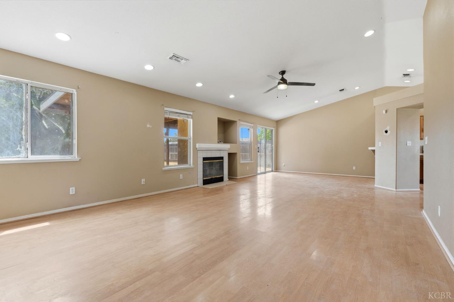 547 Coronado Pl, Hanford, CA 93230