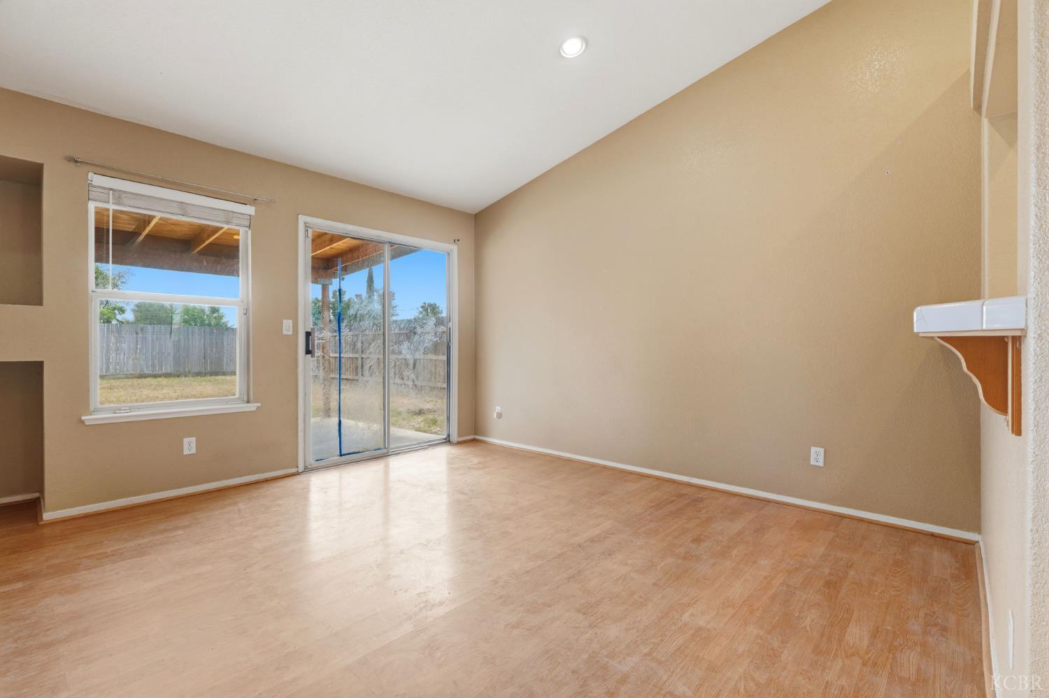 547 Coronado Pl, Hanford, CA 93230