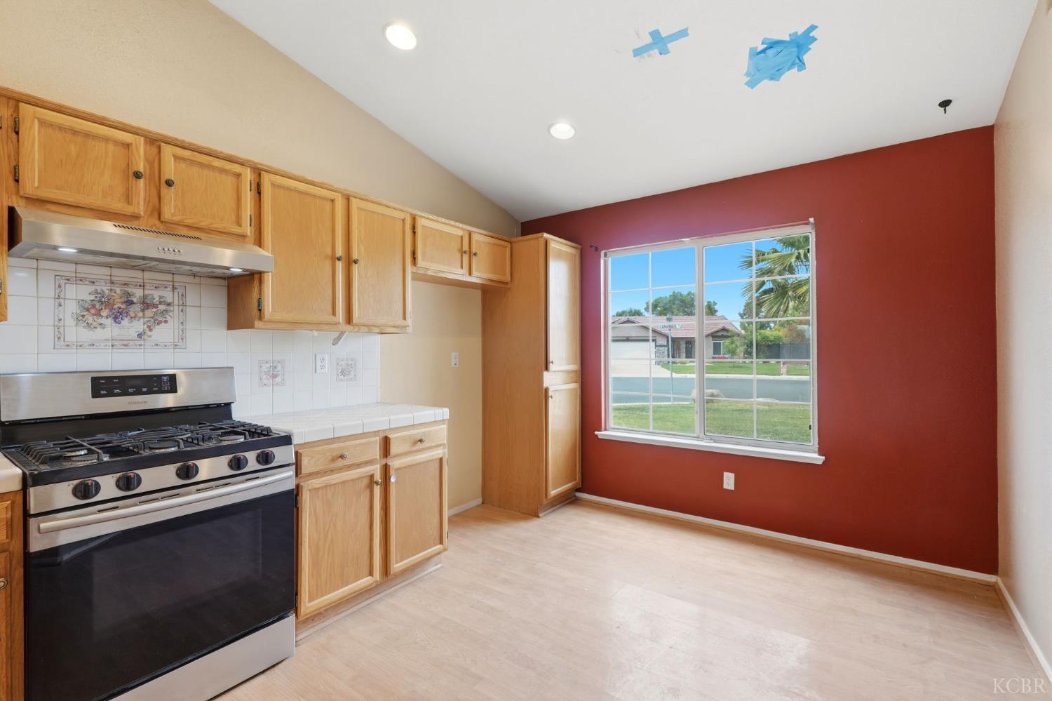 547 Coronado Pl, Hanford, CA 93230