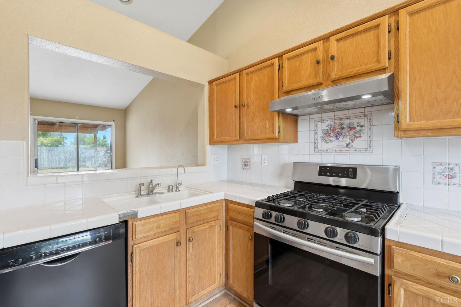 547 Coronado Pl, Hanford, CA 93230