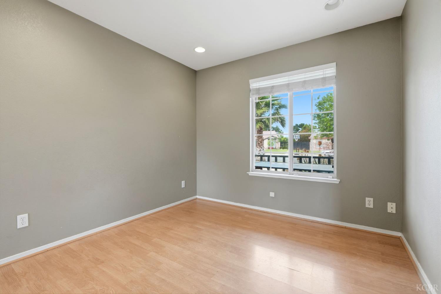 547 Coronado Pl, Hanford, CA 93230