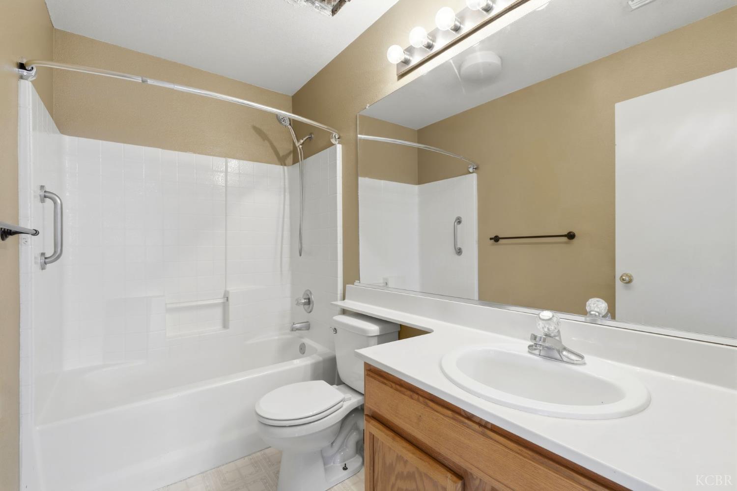 547 Coronado Pl, Hanford, CA 93230