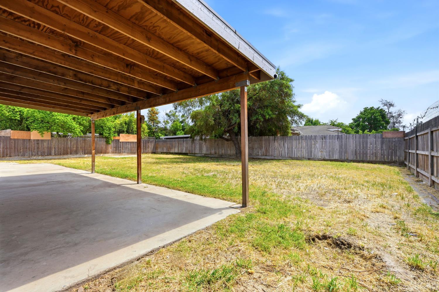 547 Coronado Pl, Hanford, CA 93230