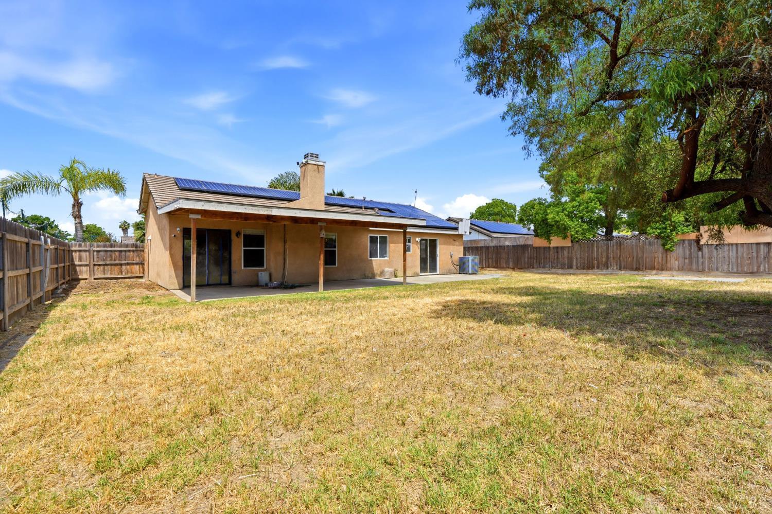 547 Coronado Pl, Hanford, CA 93230