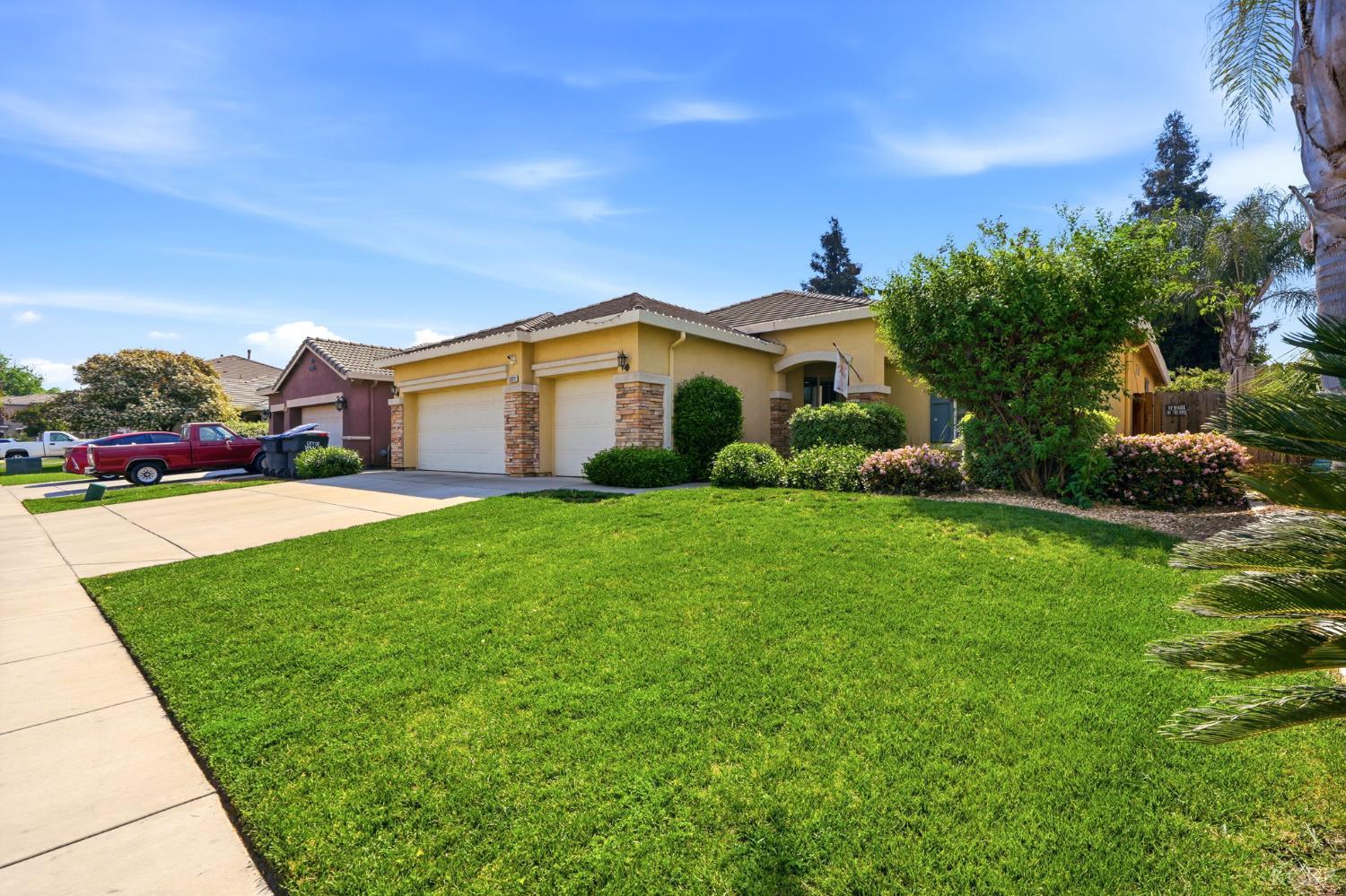 3029 W Vine Ave, Visalia, CA 93291