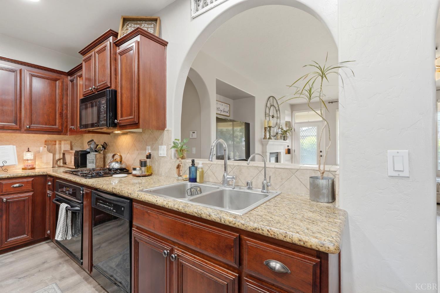 3029 W Vine Ave, Visalia, CA 93291