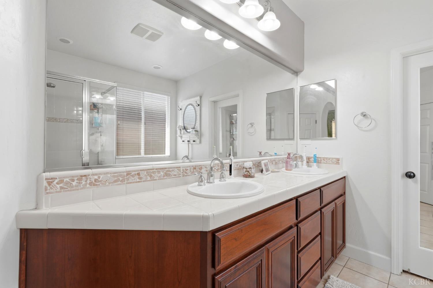 3029 W Vine Ave, Visalia, CA 93291