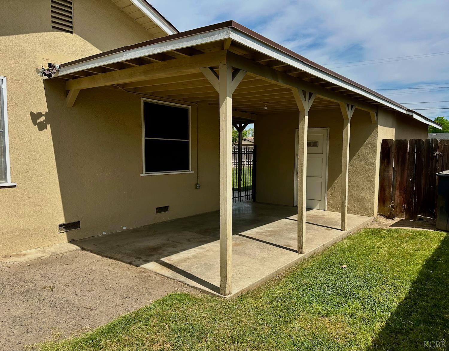 1319 N Richmond Ave, Hanford, CA 93230