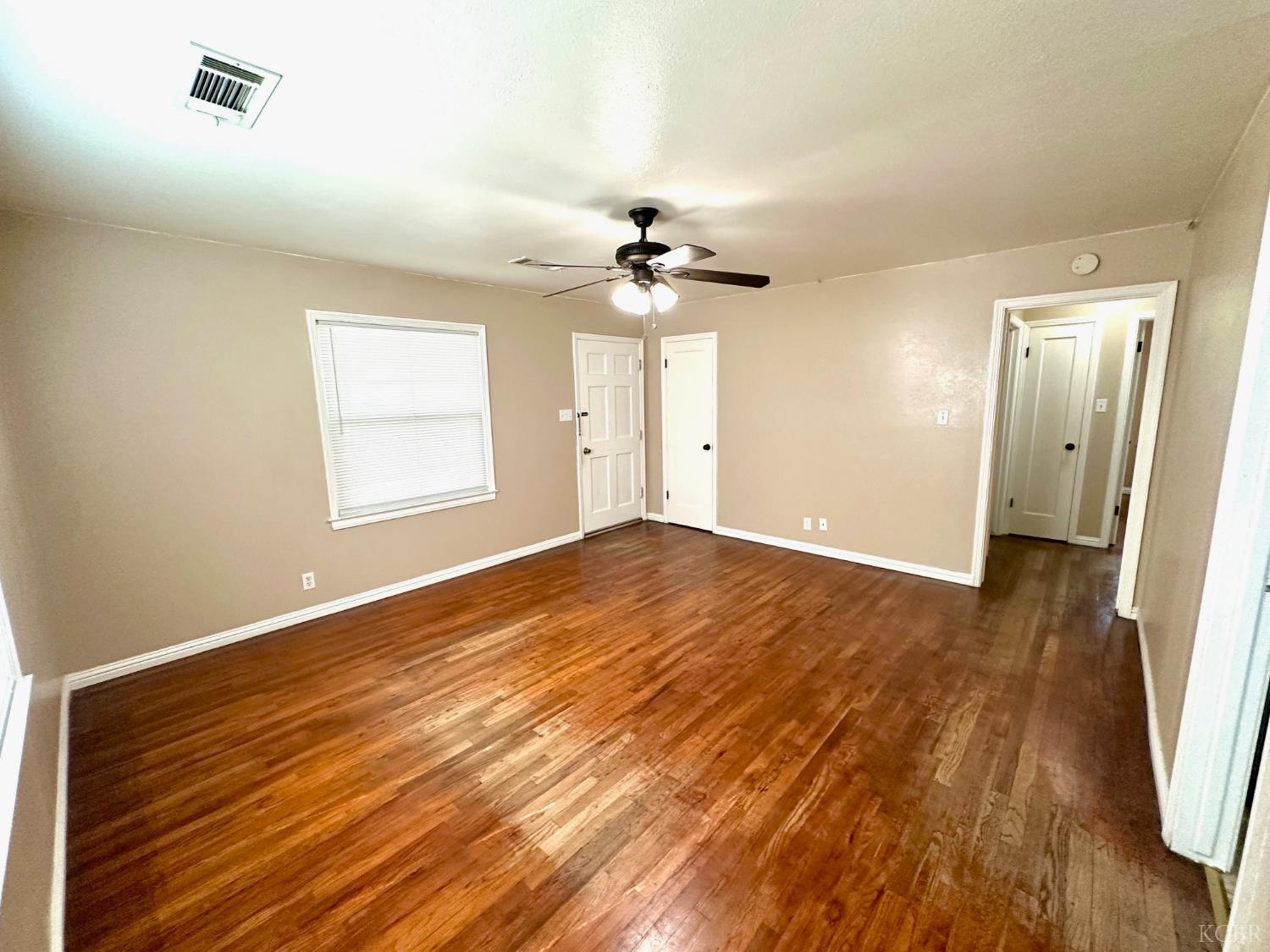 1319 N Richmond Ave, Hanford, CA 93230