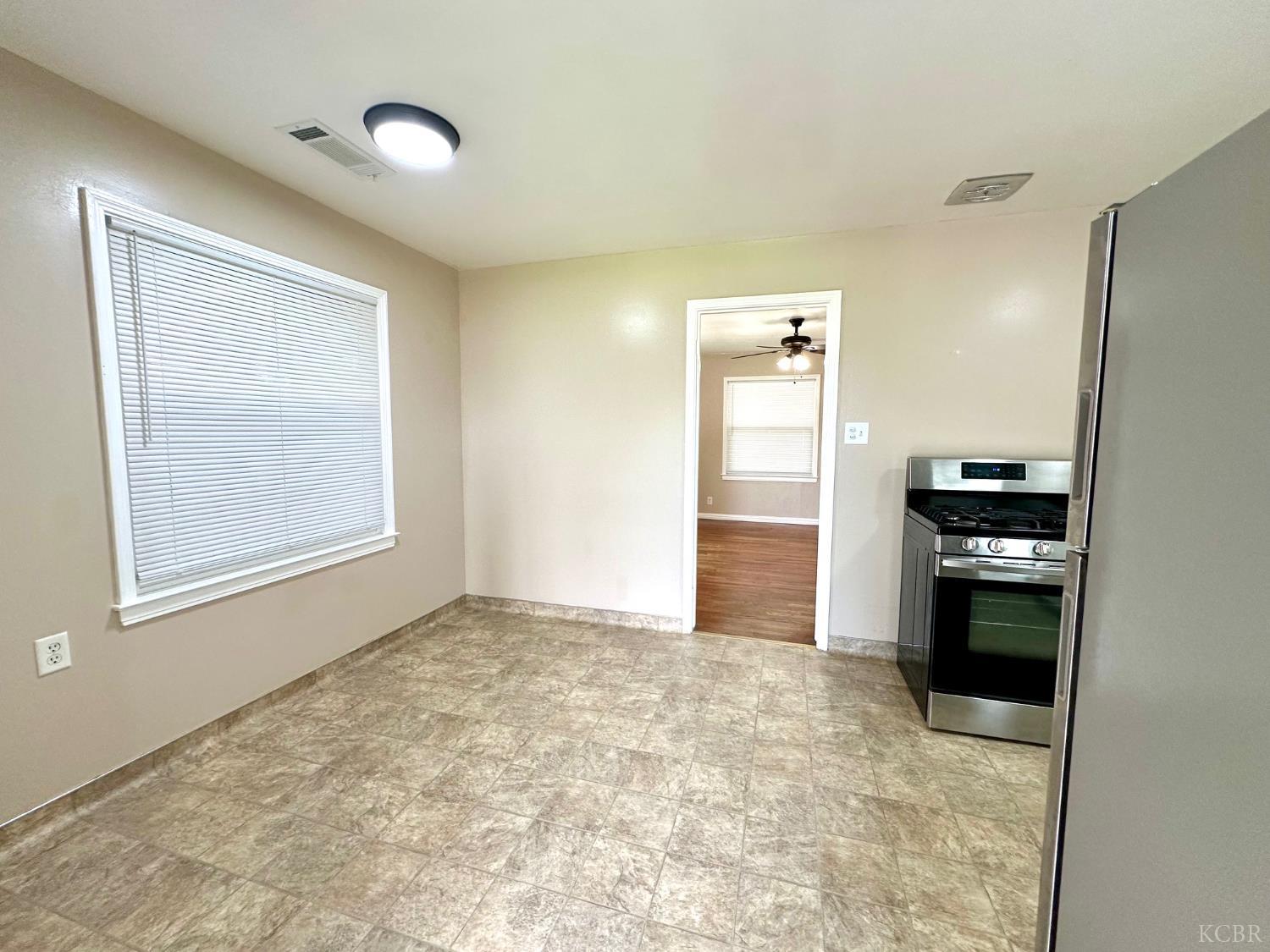 1319 N Richmond Ave, Hanford, CA 93230