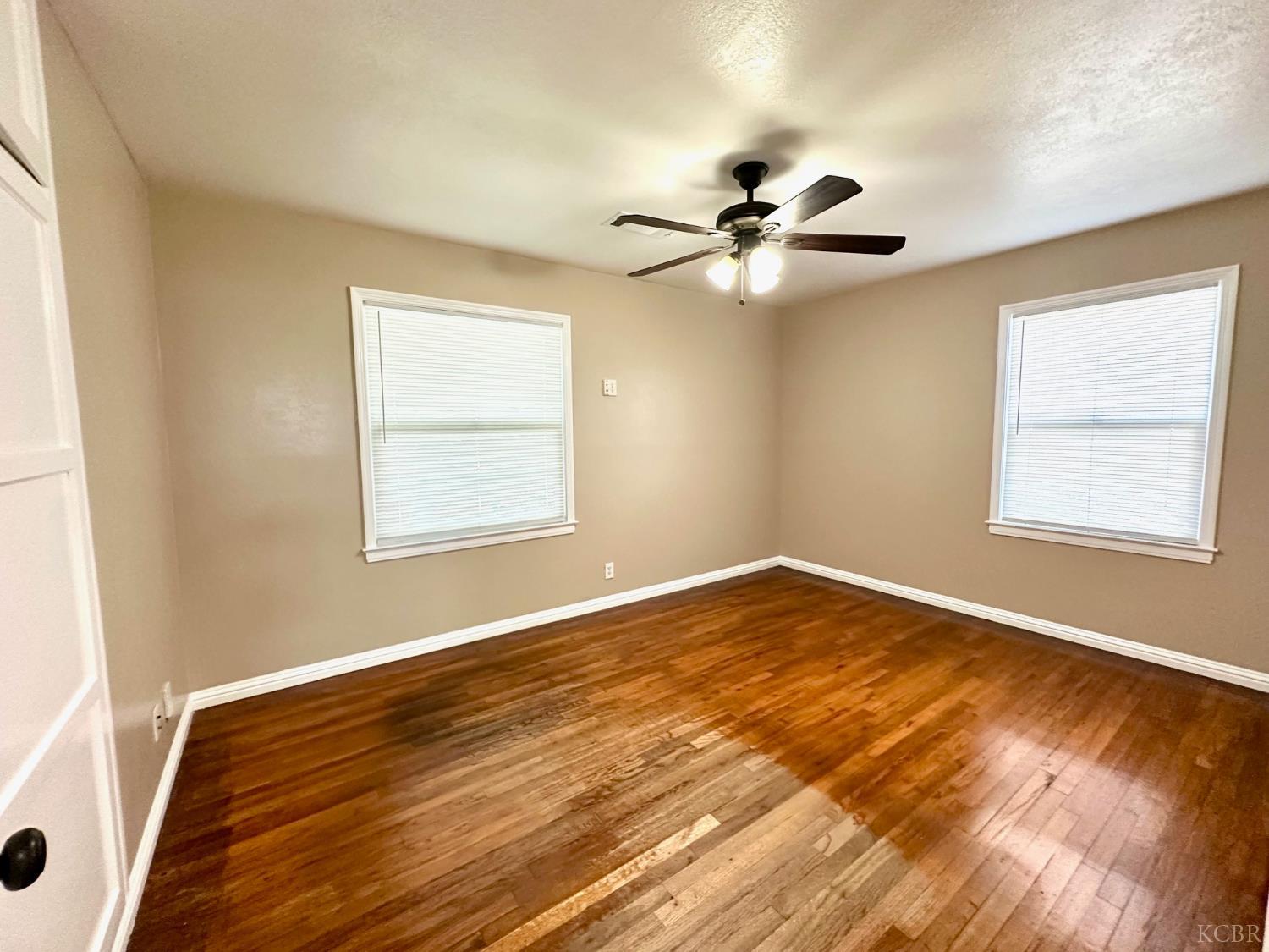 1319 N Richmond Ave, Hanford, CA 93230