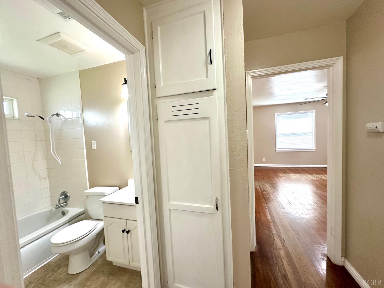 1319 N Richmond Ave, Hanford, CA 93230