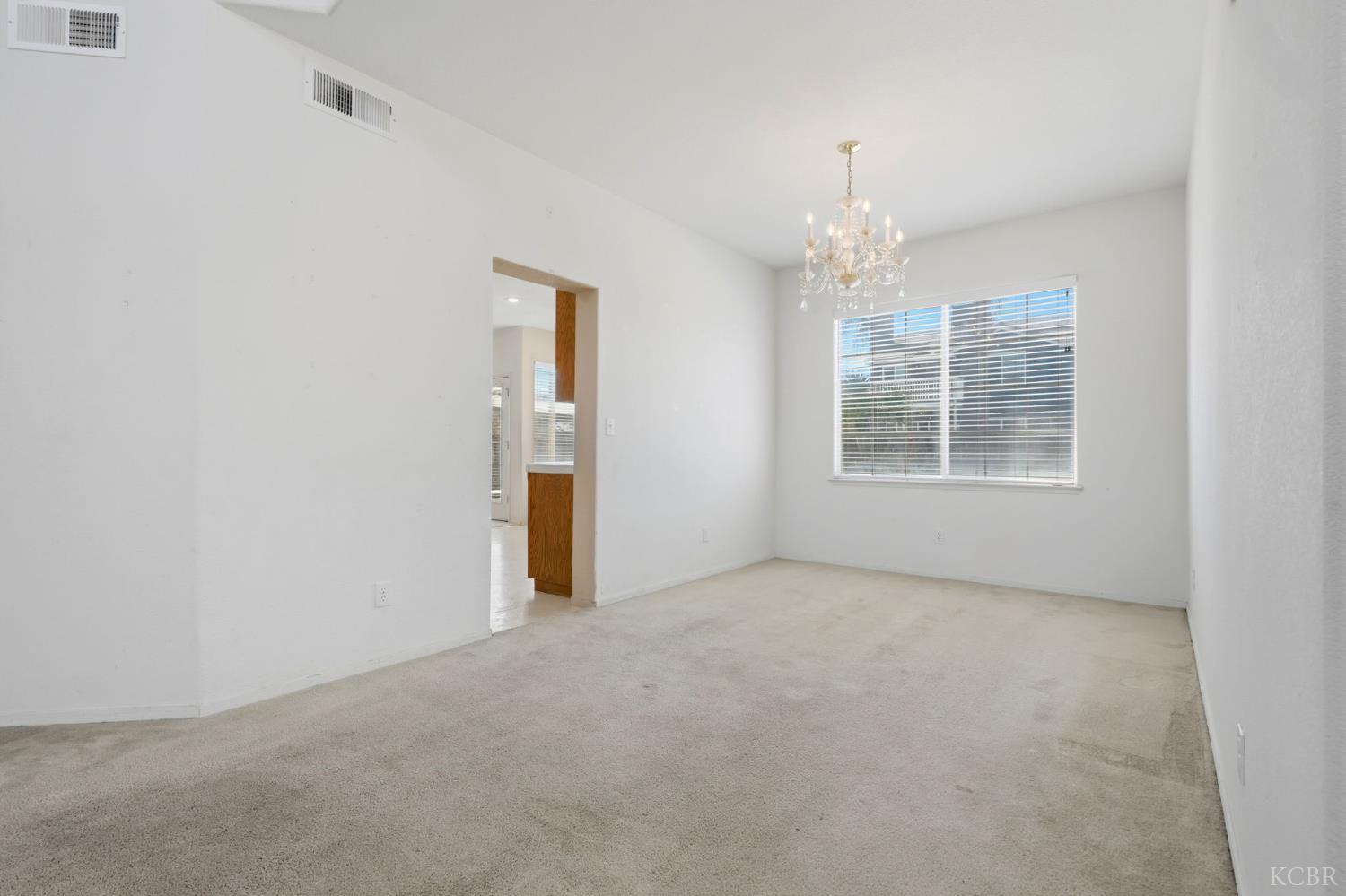 713 Cabernet St, Los Banos, CA 93635