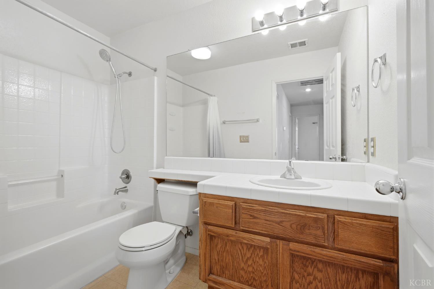 713 Cabernet St, Los Banos, CA 93635