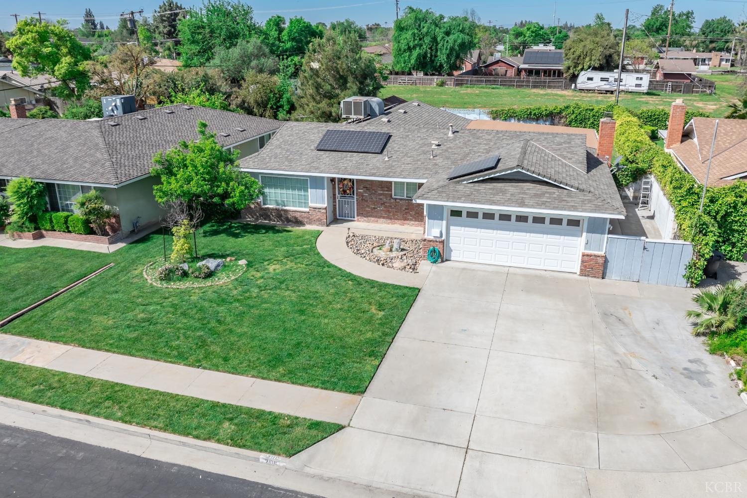 2116 N Woodridge Way, Hanford, CA 93230