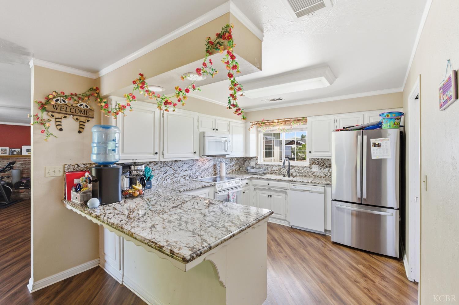 2116 N Woodridge Way, Hanford, CA 93230