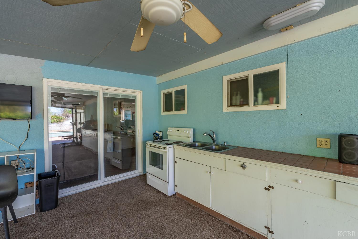 2116 N Woodridge Way, Hanford, CA 93230