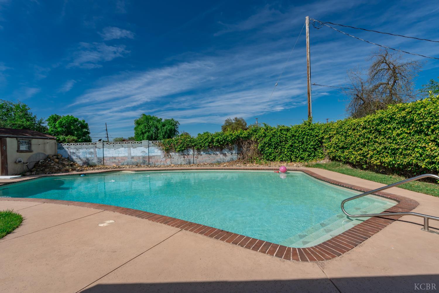 2116 N Woodridge Way, Hanford, CA 93230