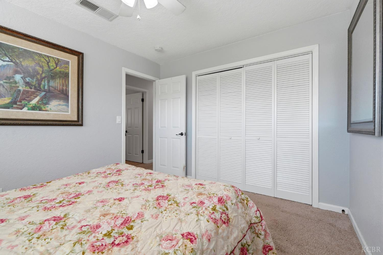 975 Salem Dr, Hanford, CA 93230