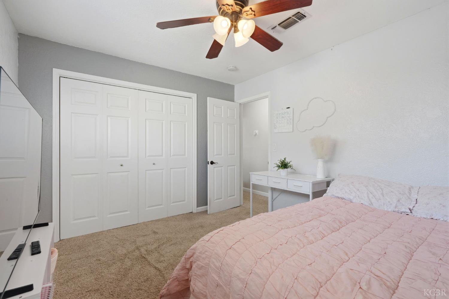 975 Salem Dr, Hanford, CA 93230