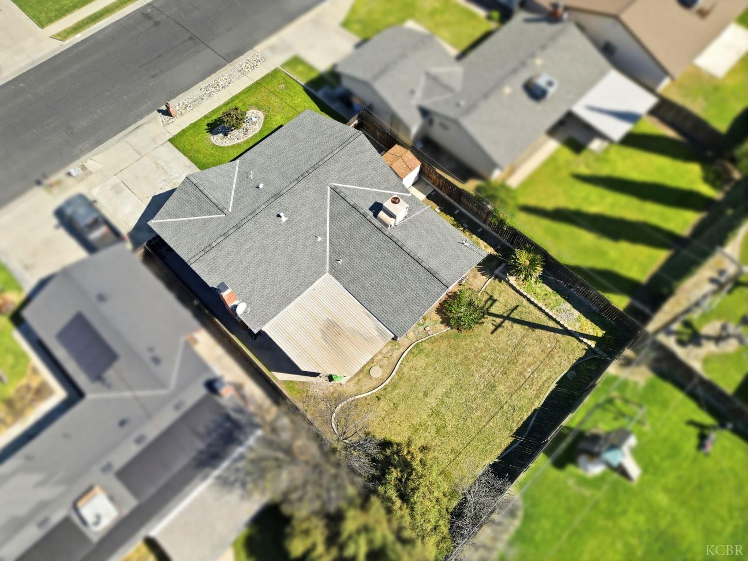 975 Salem Dr, Hanford, CA 93230