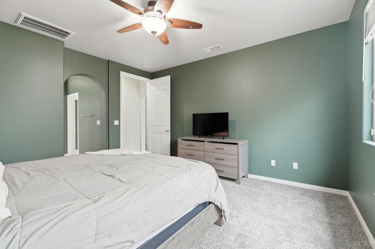 1428 N Leila St, Visalia, CA 93291