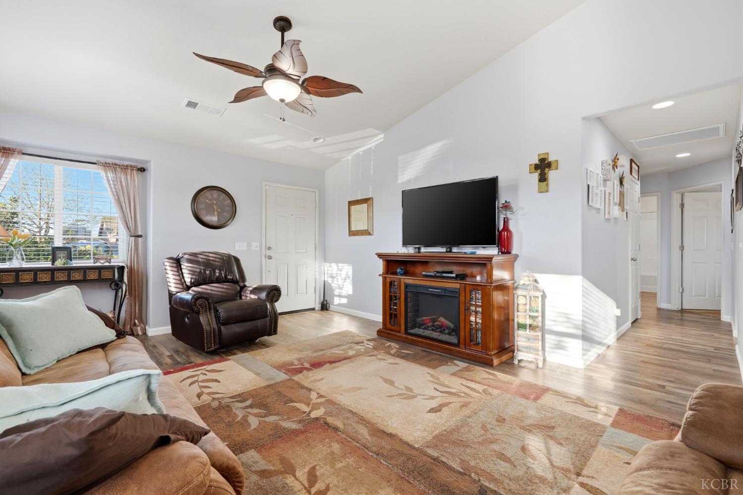 1431 W Ambassador Way, Hanford, CA 93230