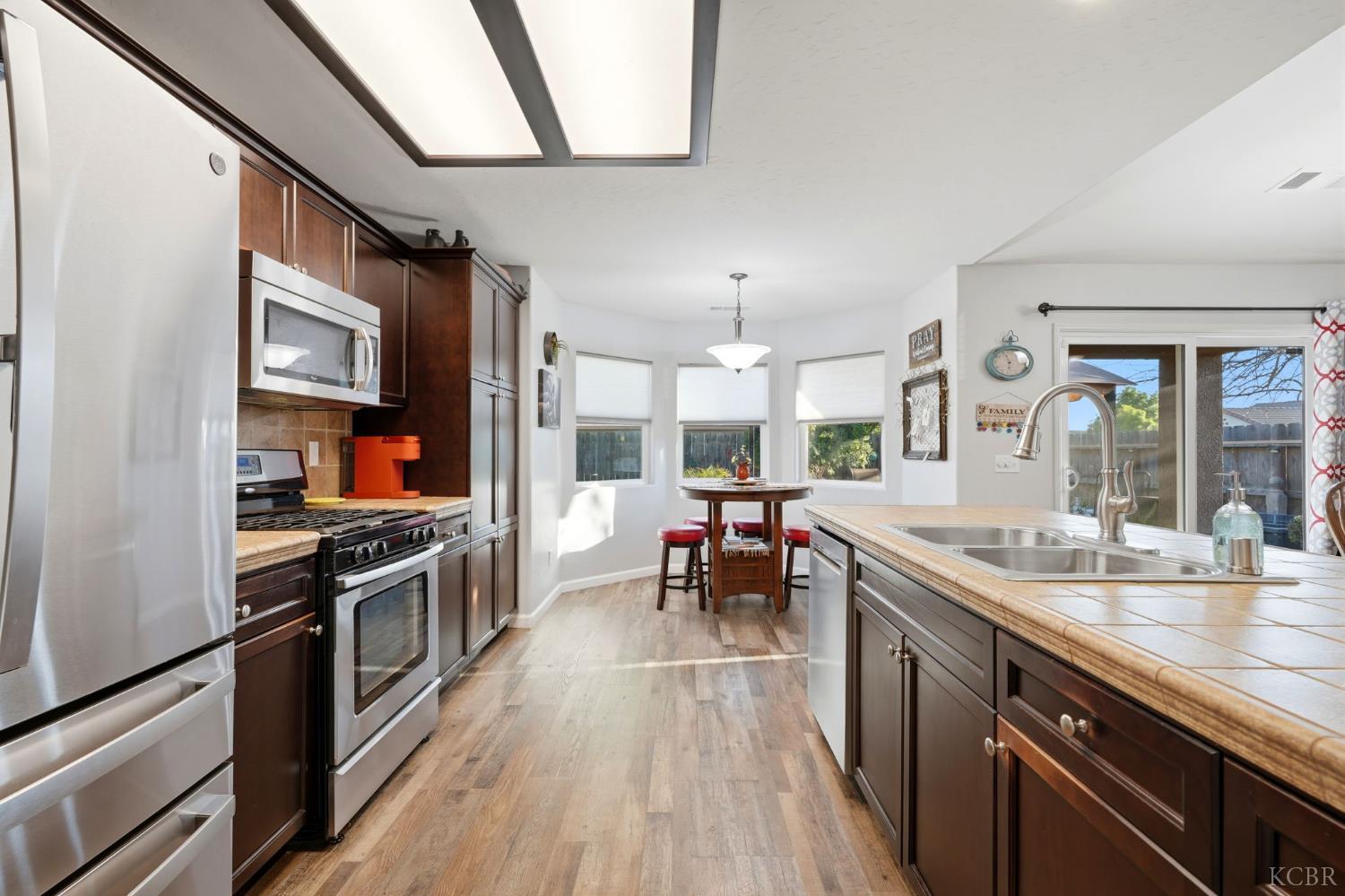 1431 W Ambassador Way, Hanford, CA 93230