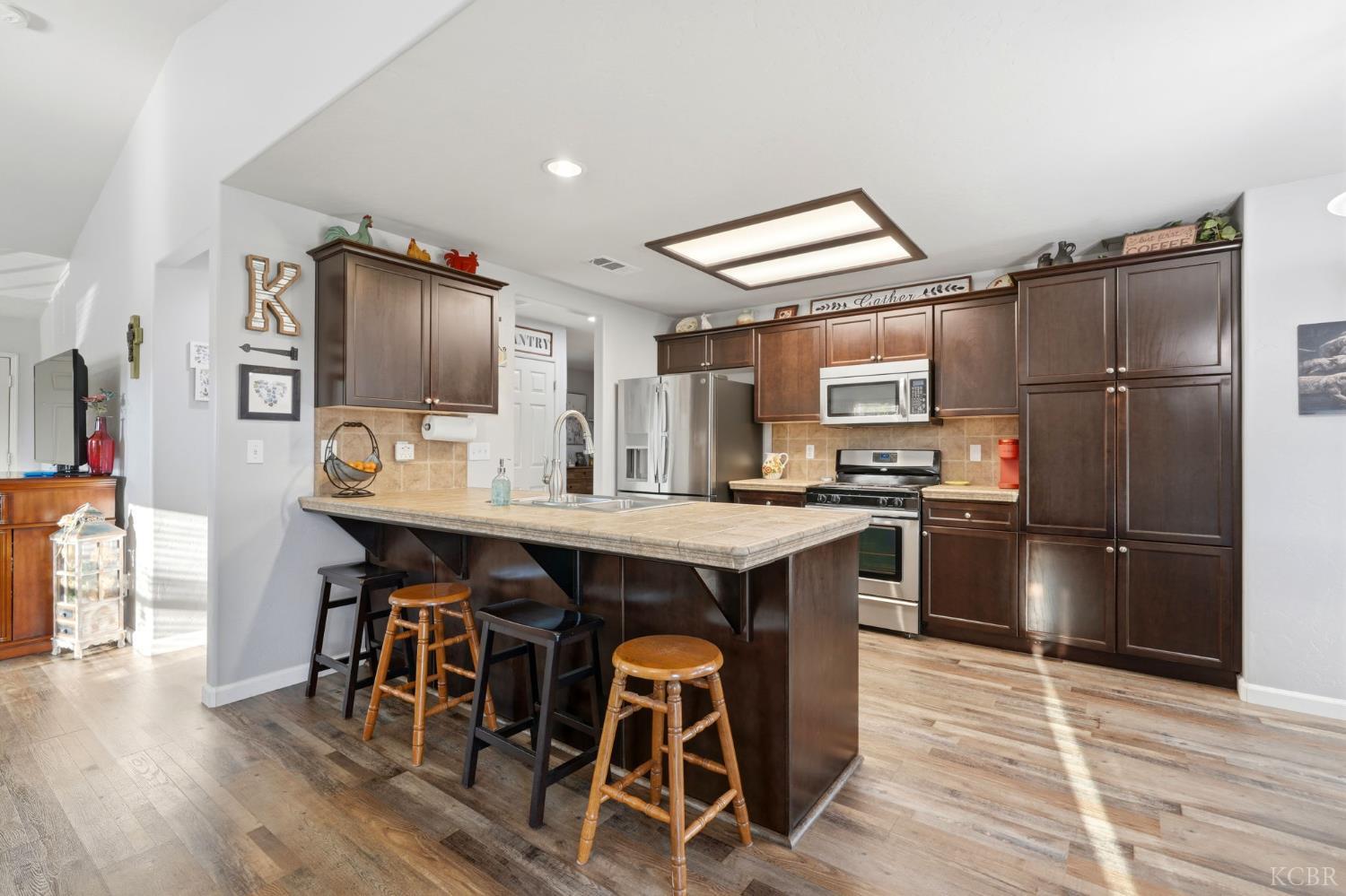 1431 W Ambassador Way, Hanford, CA 93230