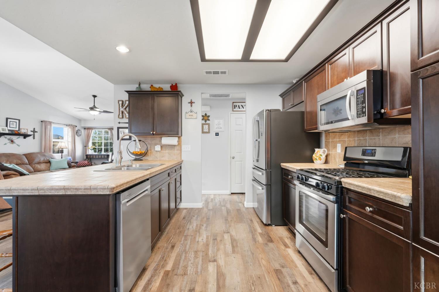 1431 W Ambassador Way, Hanford, CA 93230