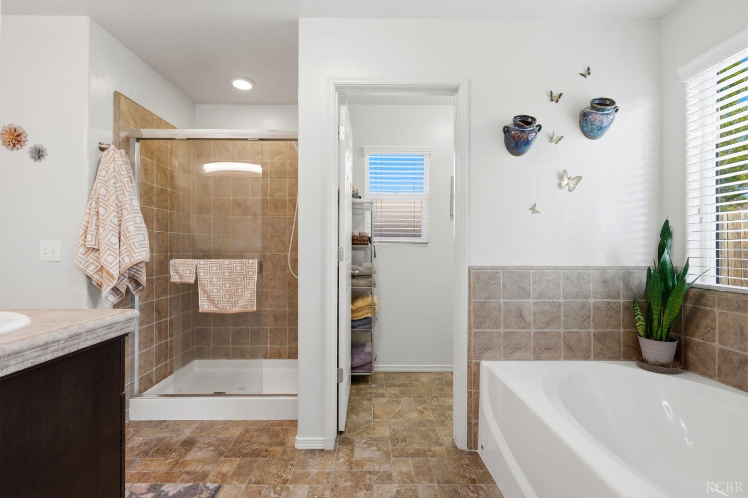 1431 W Ambassador Way, Hanford, CA 93230