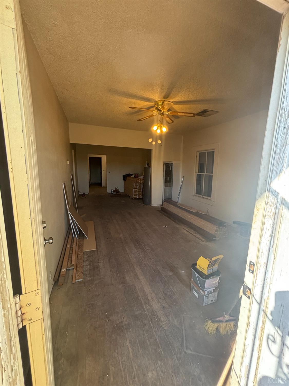 301 E Merced St, Avenal, CA 93204