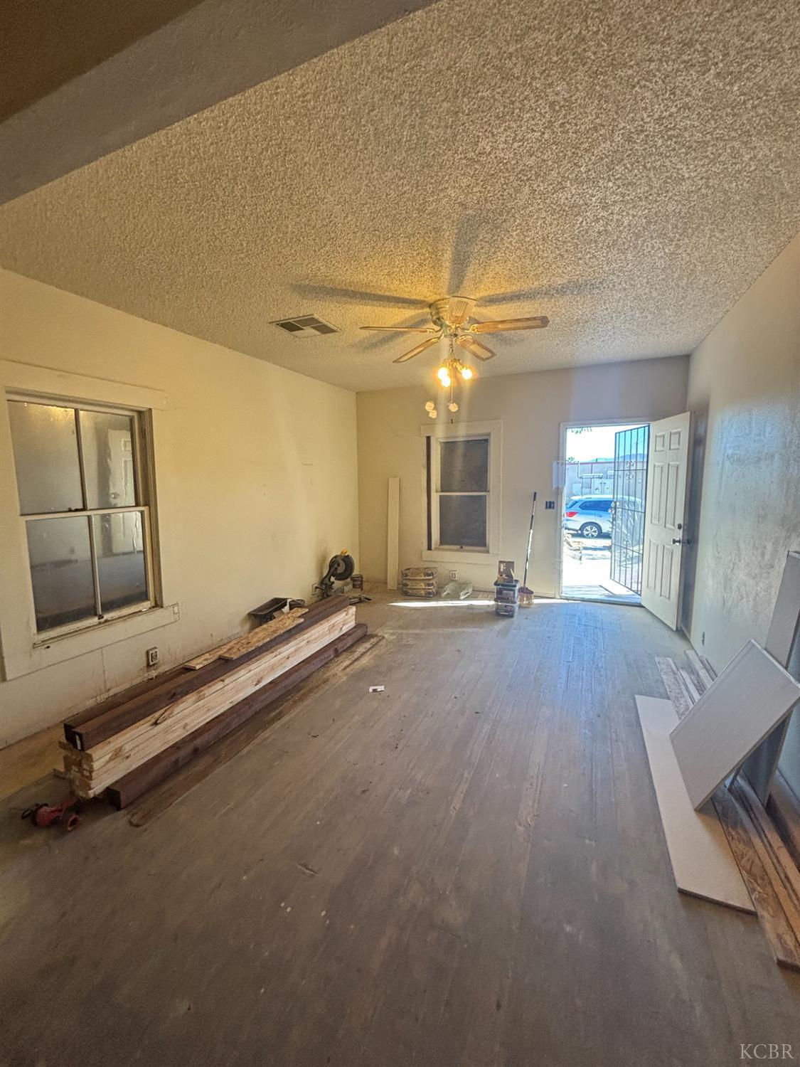 301 E Merced St, Avenal, CA 93204