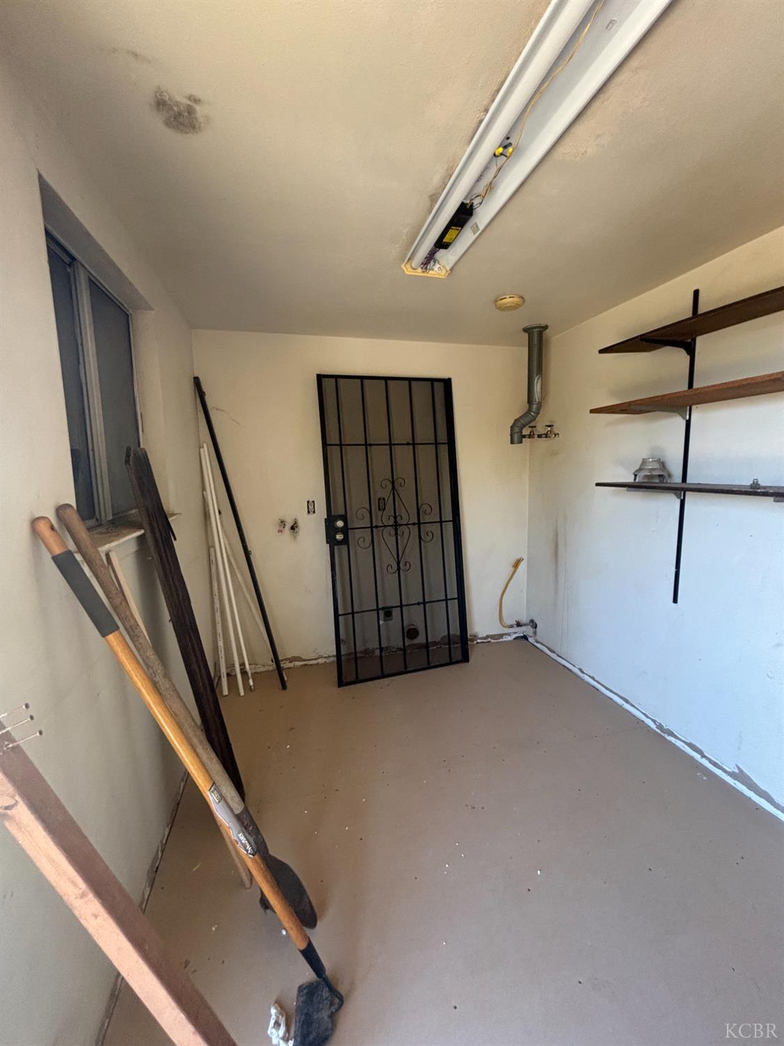 301 E Merced St, Avenal, CA 93204