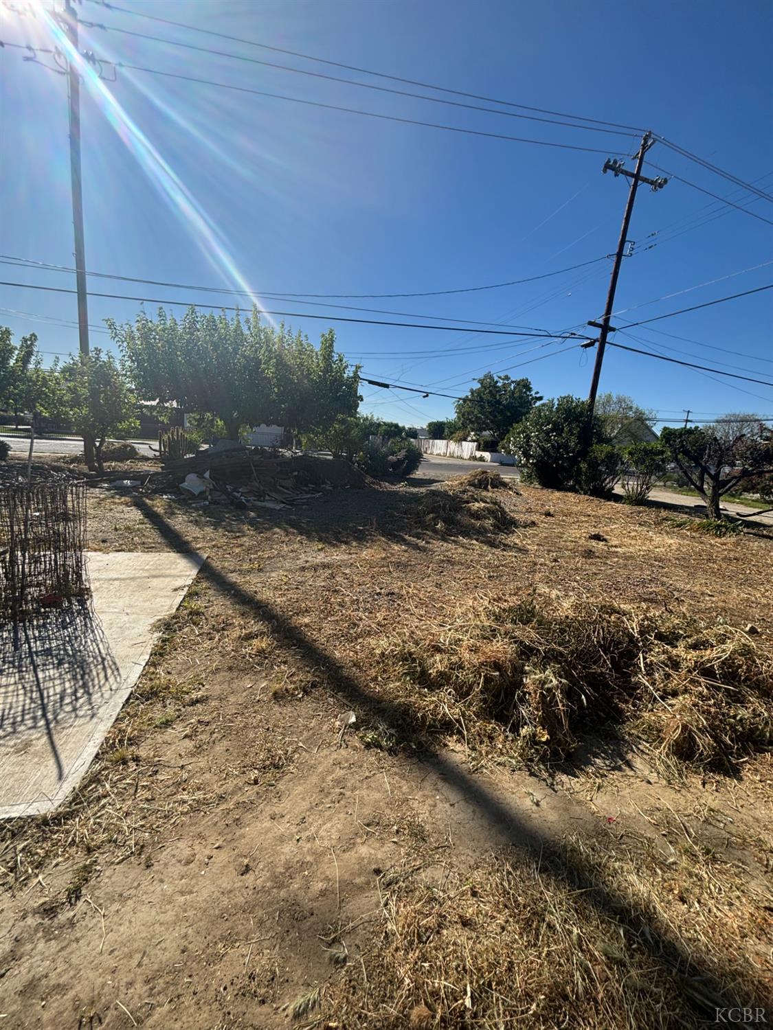 301 E Merced St, Avenal, CA 93204